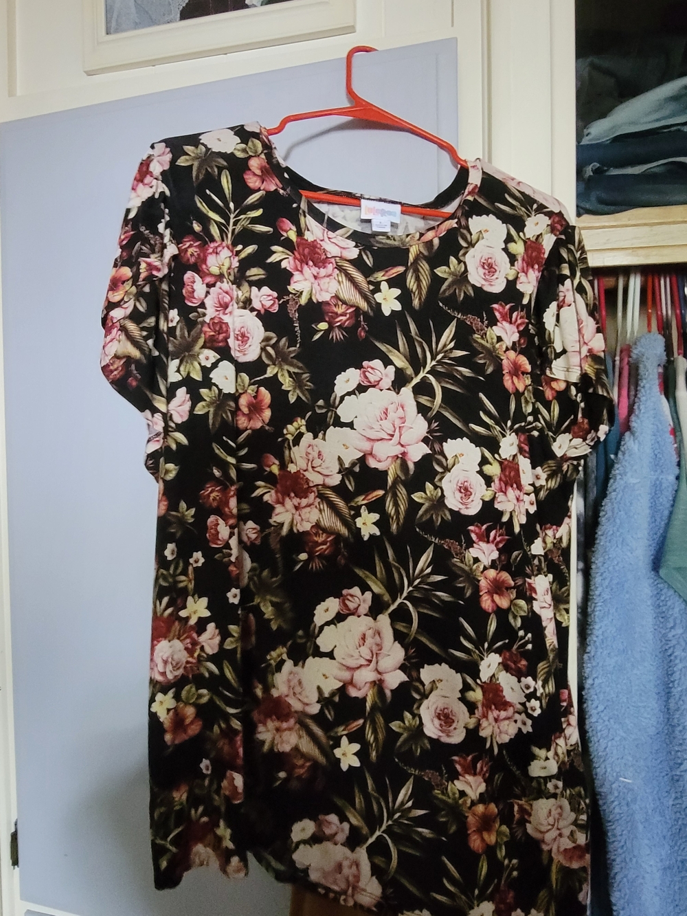 Lularoe Short-Sleeve Floral Tee in Black with Pink Roses